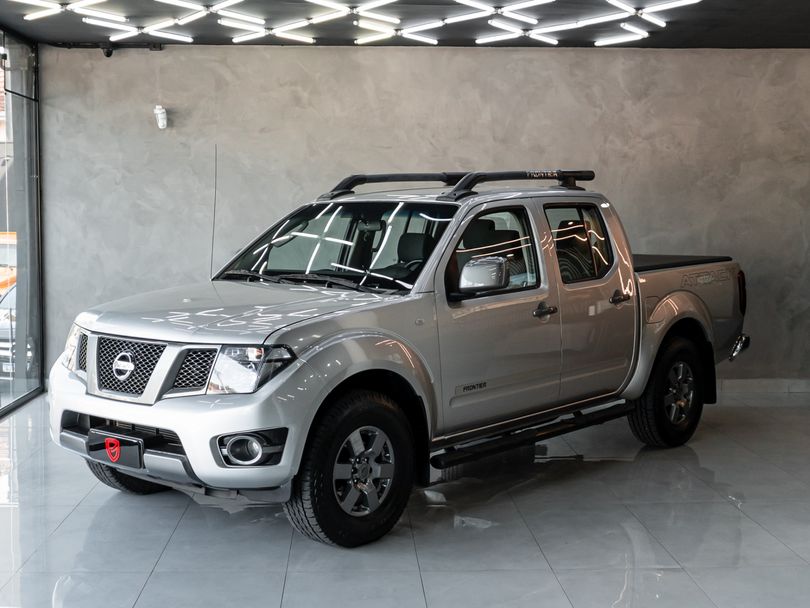 Nissan Frontier SV AT. CD 4x4 2.5 TB Dies. Aut.