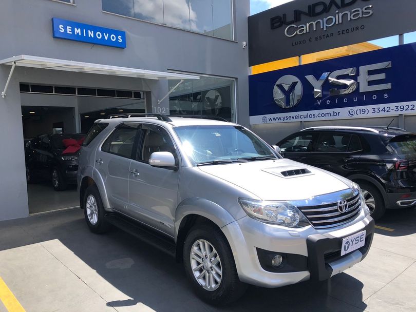 Toyota Hilux SW4 SRV D4-D 4x4 3.0 TDI Dies. Aut