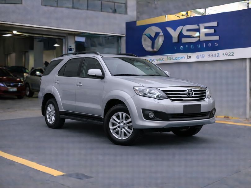 Toyota Hilux SW4 SRV D4-D 4x4 3.0 TDI Dies. Aut