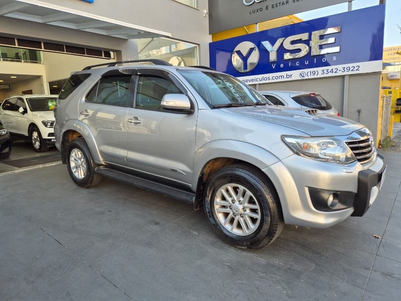Toyota Hilux SW4 SRV D4-D 4x4 3.0 TDI Dies. Aut