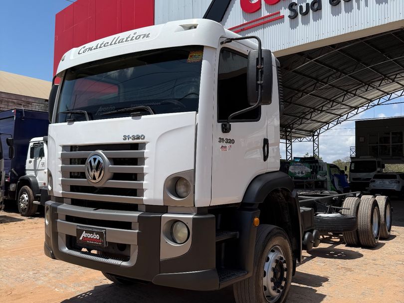 VOLKSWAGEN 31-320 E Constel. 6x4 3-Eixos 2p (die.)