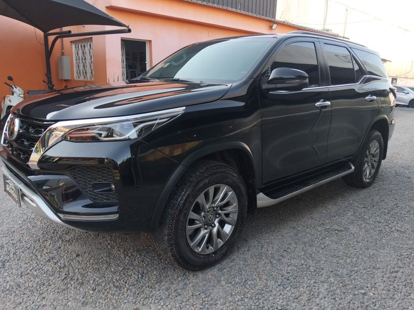 Toyota Hilux SW4 SRX 4x4 2.8 TDI 16V Dies. Aut.