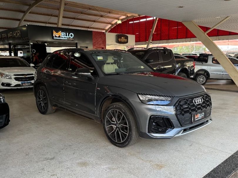 Audi Q5 S-Line Black 2.0 TFSI Quat. S-Tronic