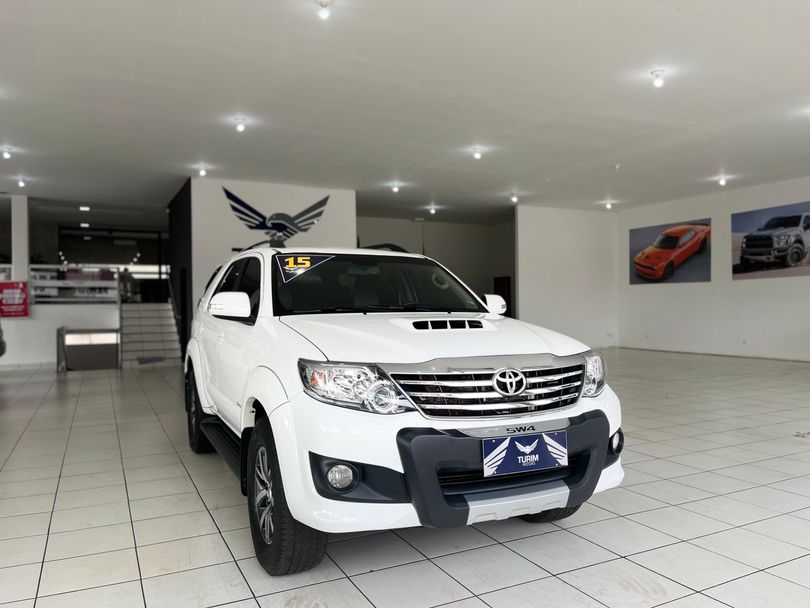 Toyota Hilux SW4 SRV D4-D 4x4 3.0 TDI Dies. Aut