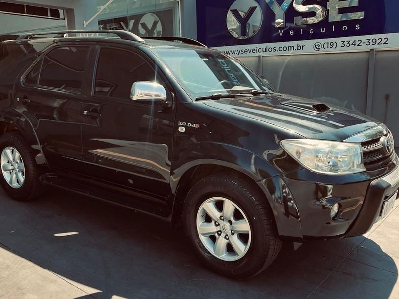 Toyota Hilux SW4 SRV D4-D 4x4 3.0 TDI Dies. Aut