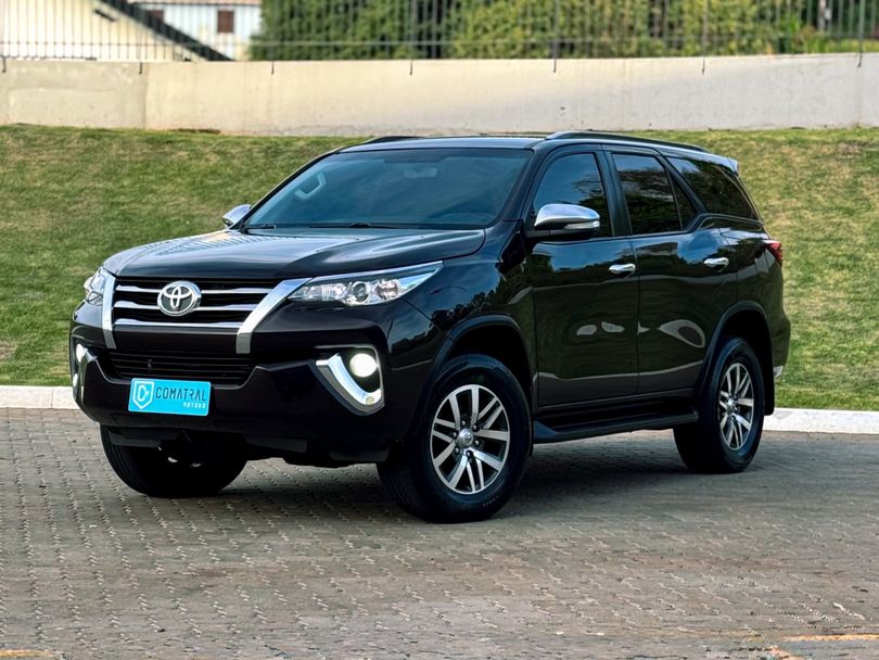Toyota Hilux SW4 SR 4x2 2.7/ 2.7 Flex 16V Aut.