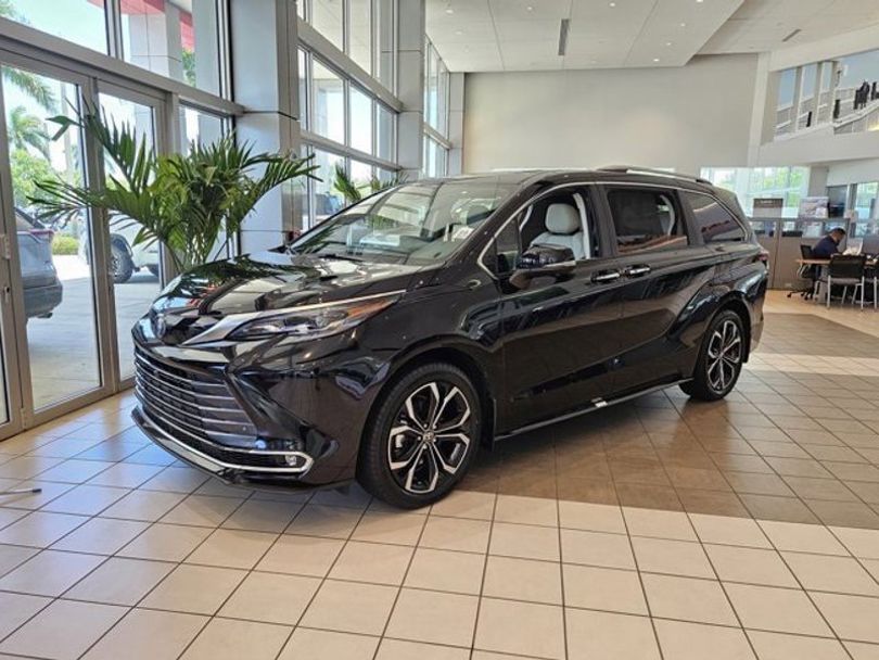 Toyota SIENA PLATINUM 2.5 HYBRID