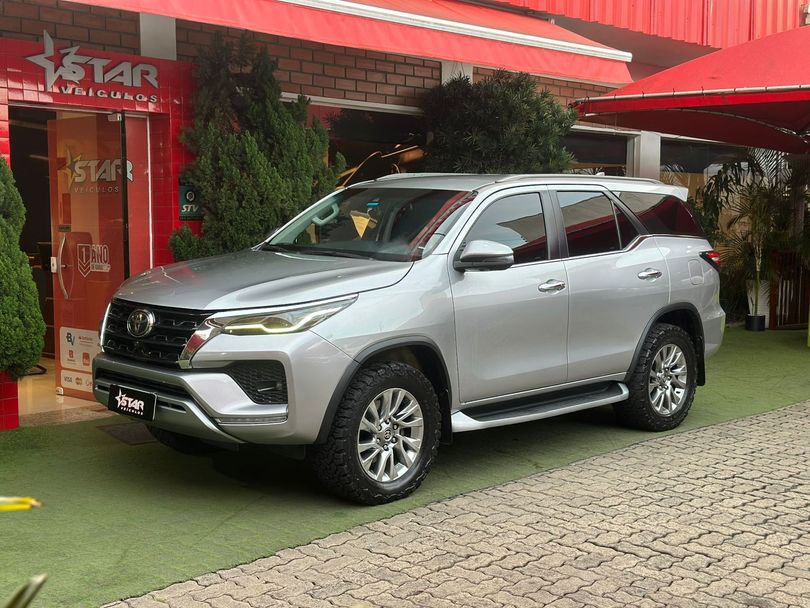 Toyota Hilux SW4 SRX 4x4 2.8 TDI 16V Dies. Aut.
