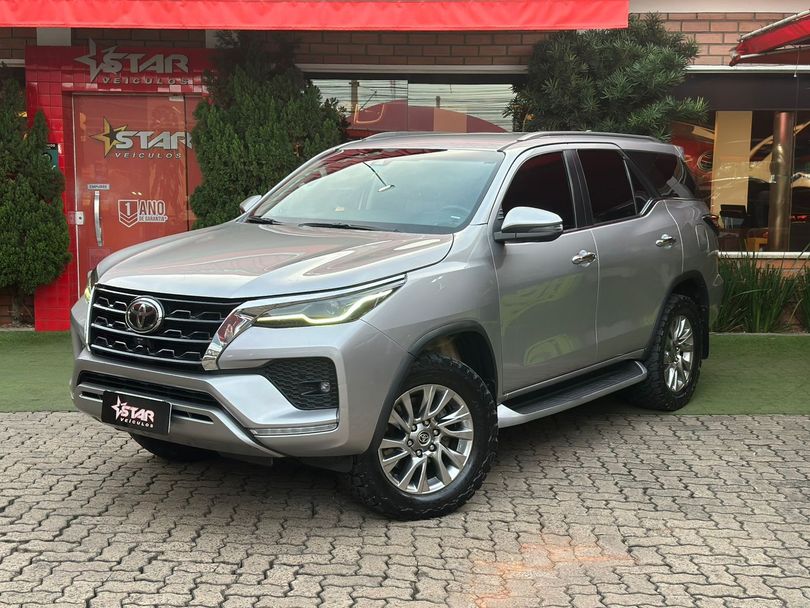 Toyota Hilux SW4 SRX 4x4 2.8 TDI 16V Dies. Aut.