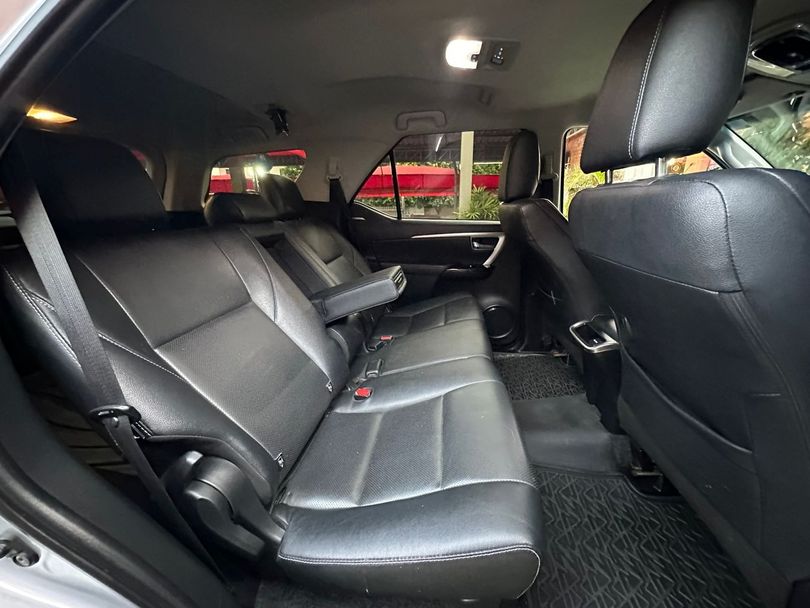 Toyota Hilux SW4 SRX 4x4 2.8 TDI 16V Dies. Aut.