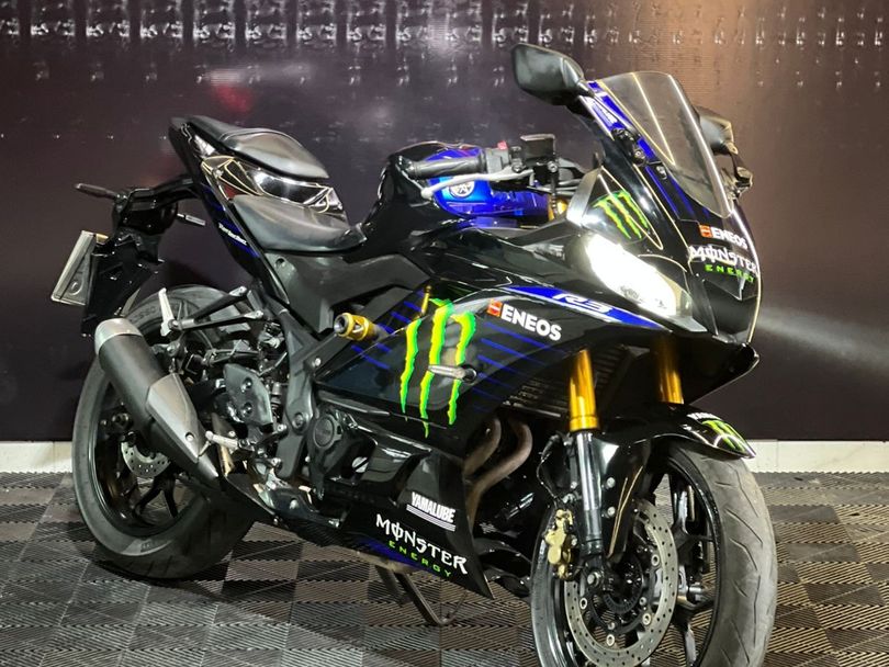YAMAHA YZF R-3 321/ABS
