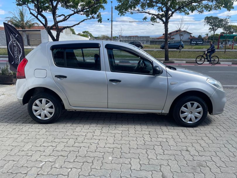 Renault SANDERO Authentique Hi-Flex 1.0 16V 5p