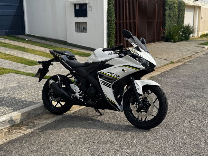 YAMAHA YZF R-3 321/ABS