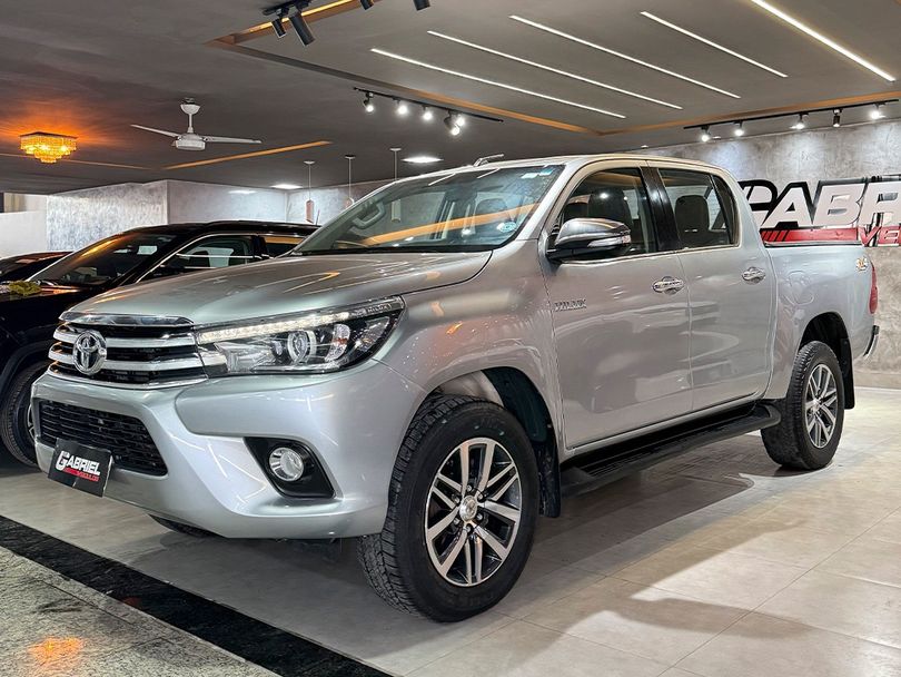 Toyota Hilux CD SRX 4x4 2.8 TDI 16V Diesel Aut.