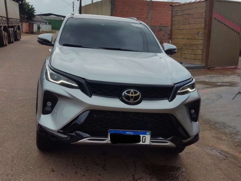 Toyota Hilux SW4 SRX Plat. 4x4 2.8 TB Die. Aut.