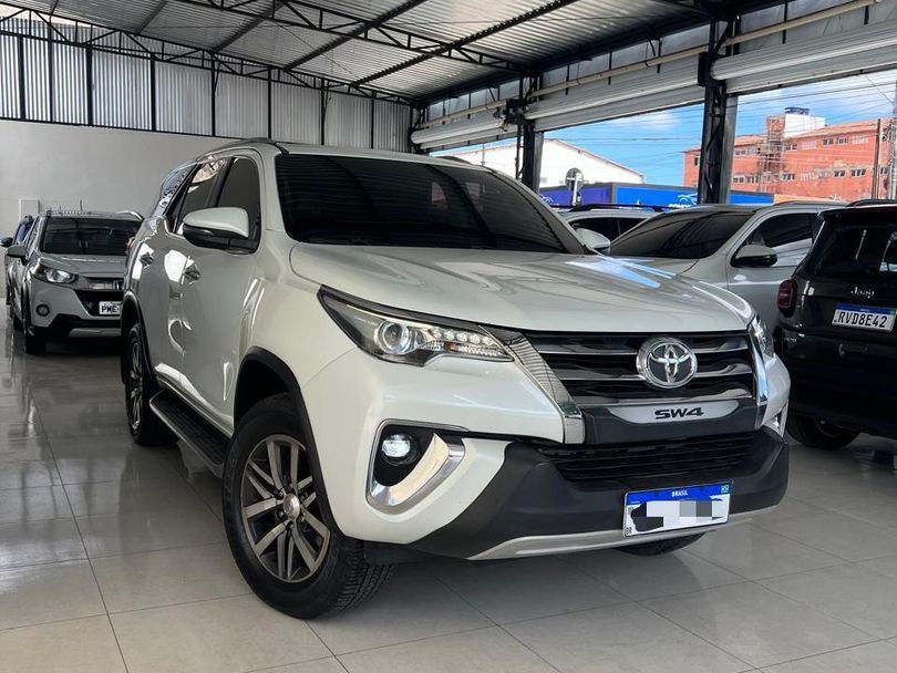 Toyota Hilux SW4 SRX 4x4 2.8 TDI 16V Dies. Aut.