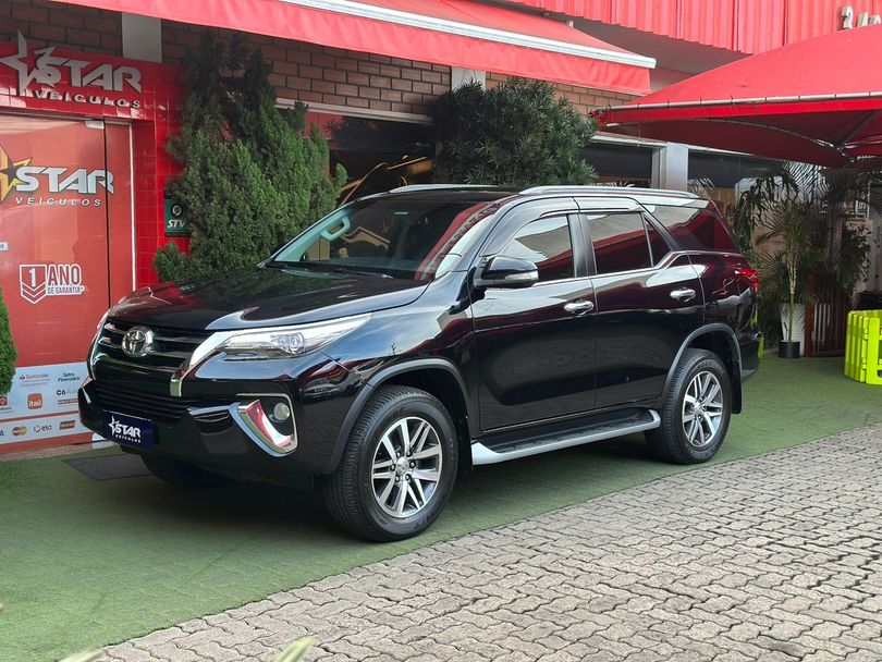 Toyota Hilux SW4 SRX 4x4 2.8 TDI 16V Dies. Aut.