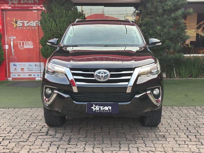 Toyota Hilux SW4 SRX 4x4 2.8 TDI 16V Dies. Aut.