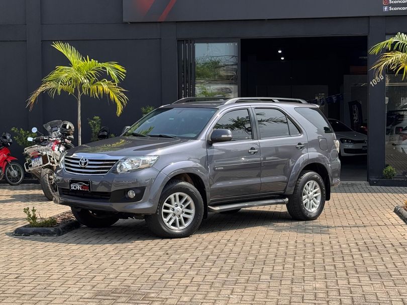 Toyota Hilux SW4 SR 4x2 2.7/ 2.7 Flex 16V Aut.