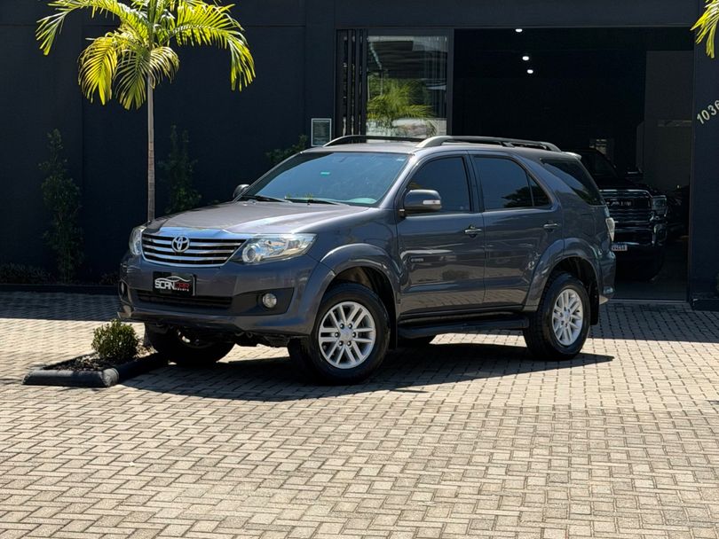 Toyota Hilux SW4 SR 4x2 2.7/ 2.7 Flex 16V Aut.