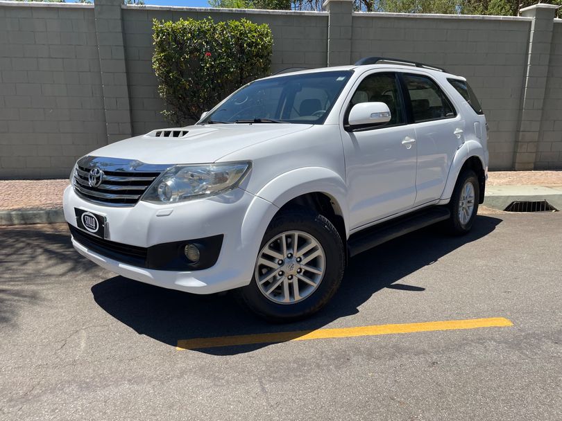 Toyota Hilux SW4 SRV D4-D 4x4 3.0 TDI Dies. Aut