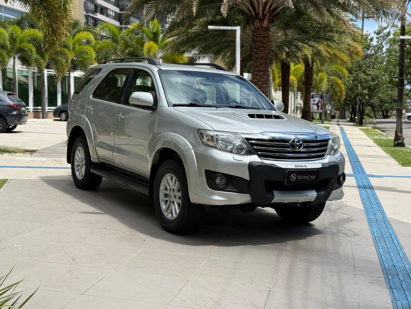 Toyota Hilux SW4 SRV D4-D 4x4 3.0 TDI Dies. Aut
