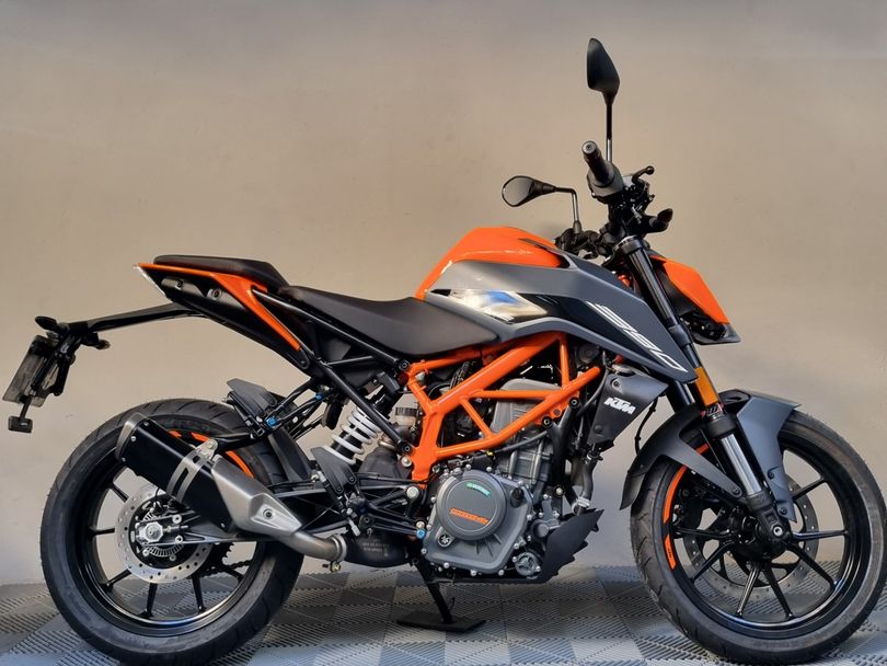 KTM DUKE 390