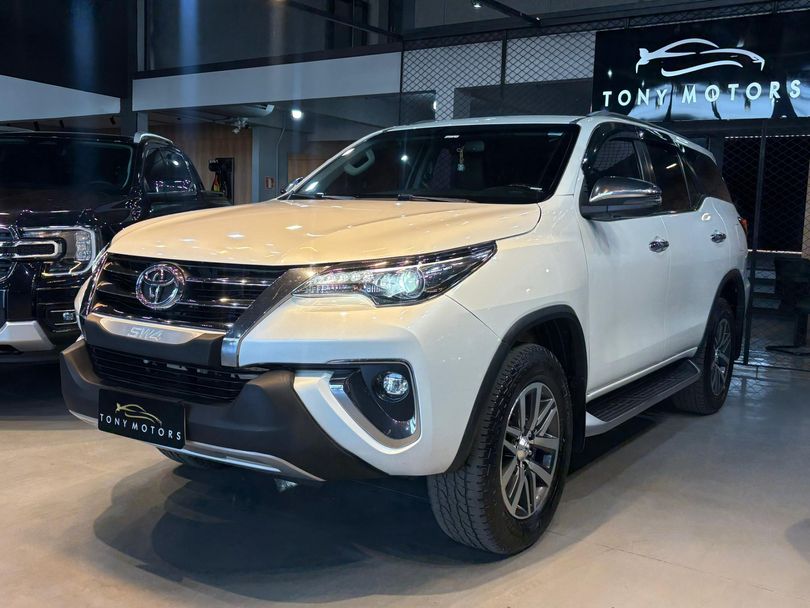 Toyota Hilux SW4 SRX 4x4 2.8 TDI 16V Dies. Aut.