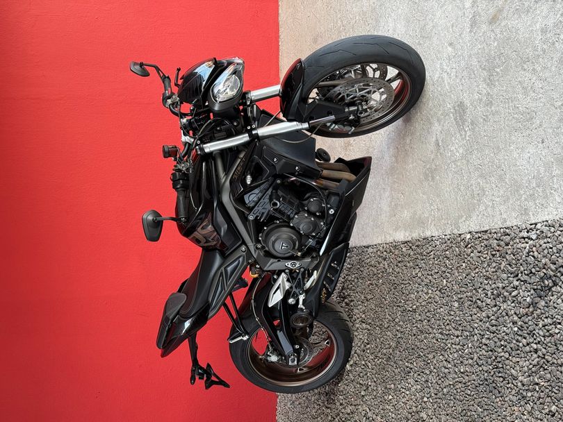 TRIUMPH STREET TRIPLE 765 RS