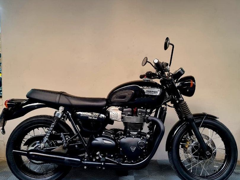TRIUMPH BONNEVILLE T100 BLACK