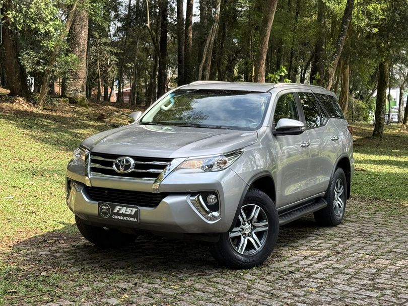 Toyota Hilux SW4 SRV 4x2 2.7 Flex 16V Aut.