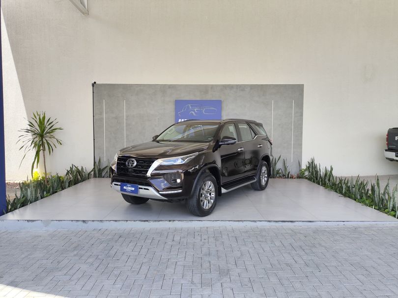 Toyota Hilux SW4 SRX 4x4 2.8 TDI 16V Dies. Aut.