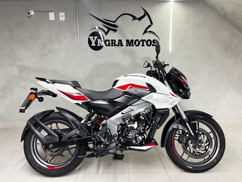 BAJAJ DOMINAR 160