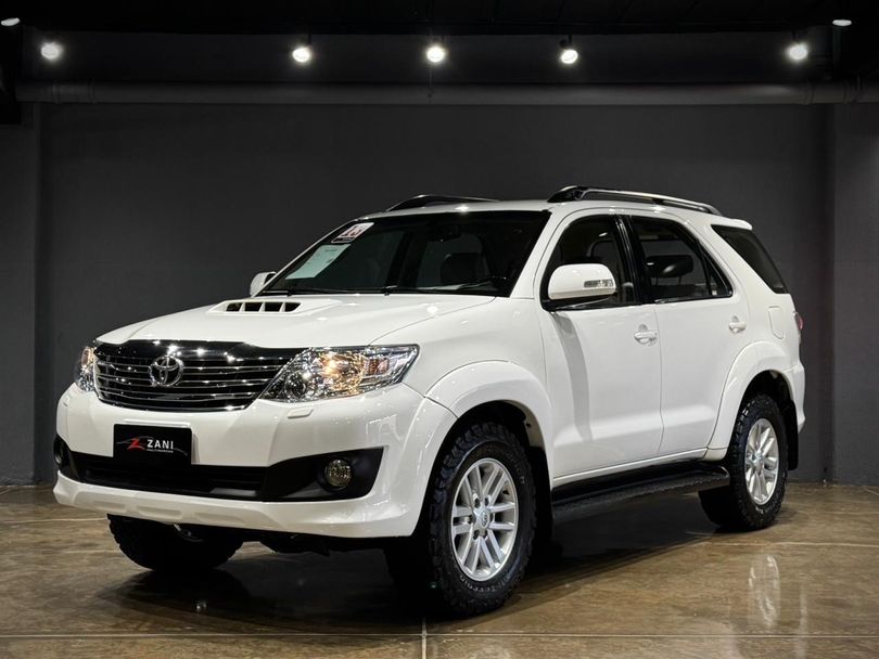 Toyota Hilux SW4 SRV D4-D 4x4 3.0 TDI Dies. Aut