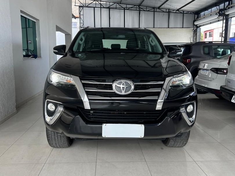 Toyota Hilux SW4 SRX 4x4 2.8 TDI 16V Dies. Aut.