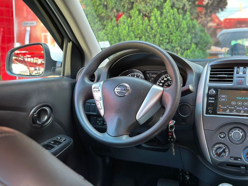 Nissan VERSA V-DRIVE Esp.Ed. 1.6 16v Flex Aut.