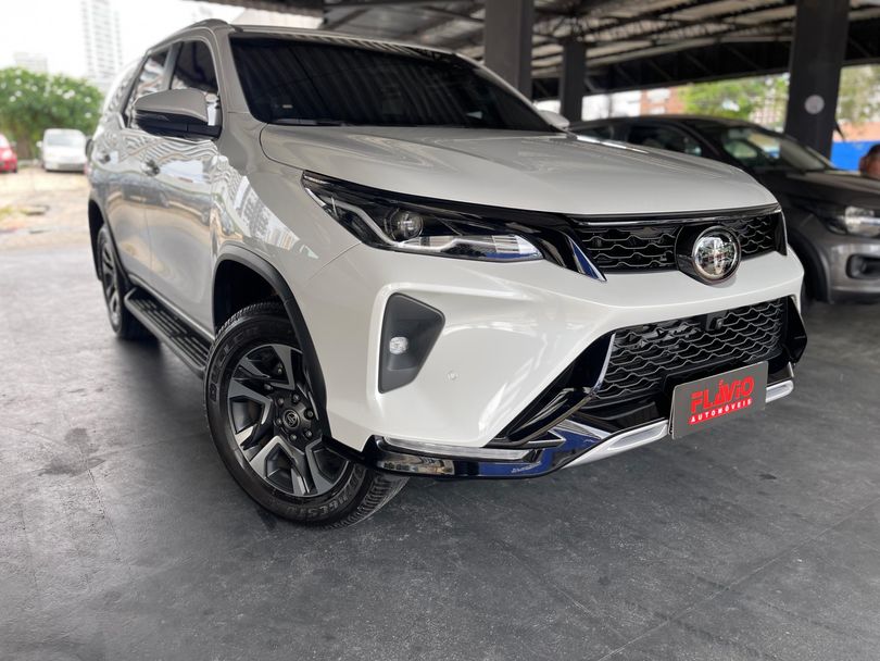 Toyota Hilux SW4 SRX Plat. 4x4 2.8 TB Die. Aut.