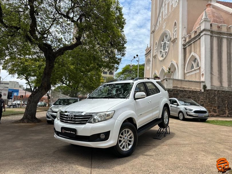 Toyota Hilux SW4 SR 4x2 2.7/ 2.7 Flex 16V Aut.