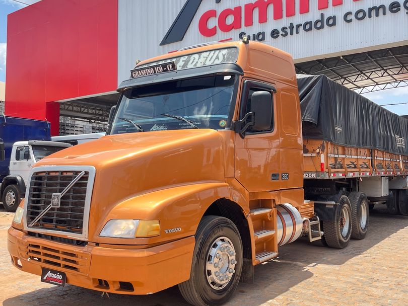 VOLVO NH-12 380 4x2 2p (diesel)