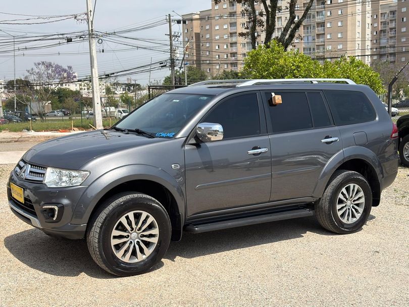 Mitsubishi Pajero HPE 3.2 4x4 T.I. Dies. 5p Aut.