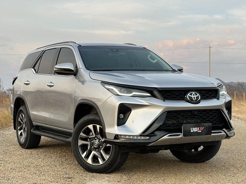 Toyota Hilux CD SRX Plus 4x4 2.8 TDI Die. Aut.