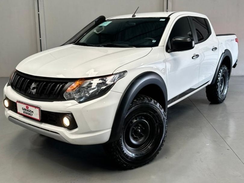 Mitsubishi L200 Tri. Outd. GLX 2.4 CD 4x4 Die. Mec.