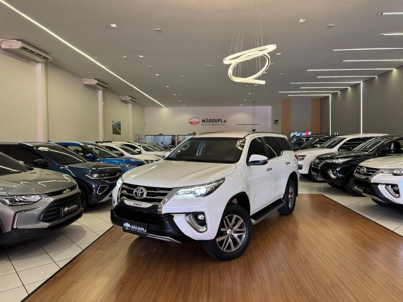 Toyota Hilux SW4 SRX 4x4 2.8 TDI 16V Dies. Aut.