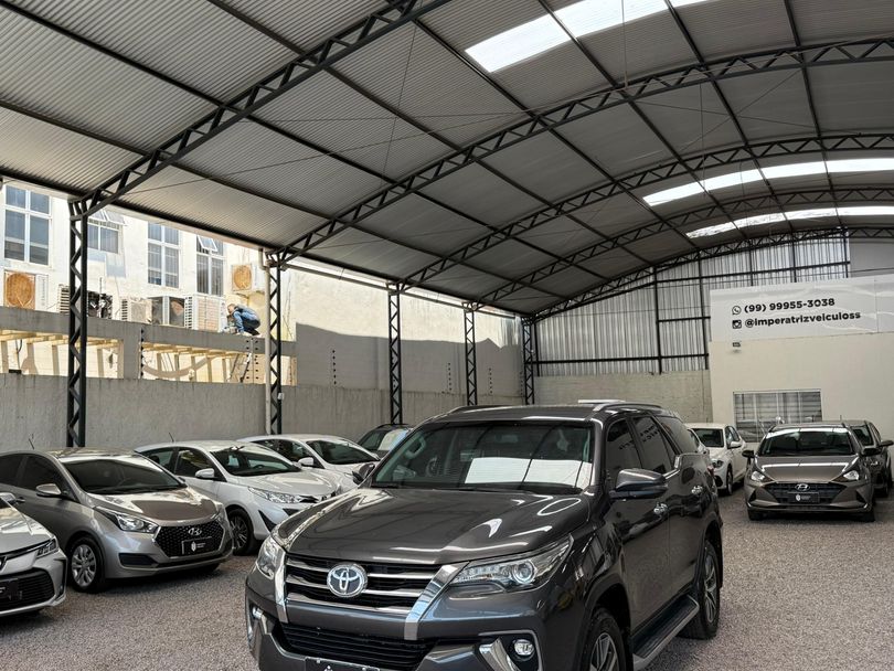 Toyota Hilux SW4 SRX 4x4 2.8 TDI 16V Dies. Aut.