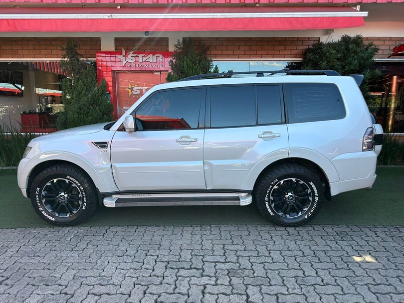 Mitsubishi Pajero HPE Full 3.2 4x4 T.I.Dies. 5p Aut