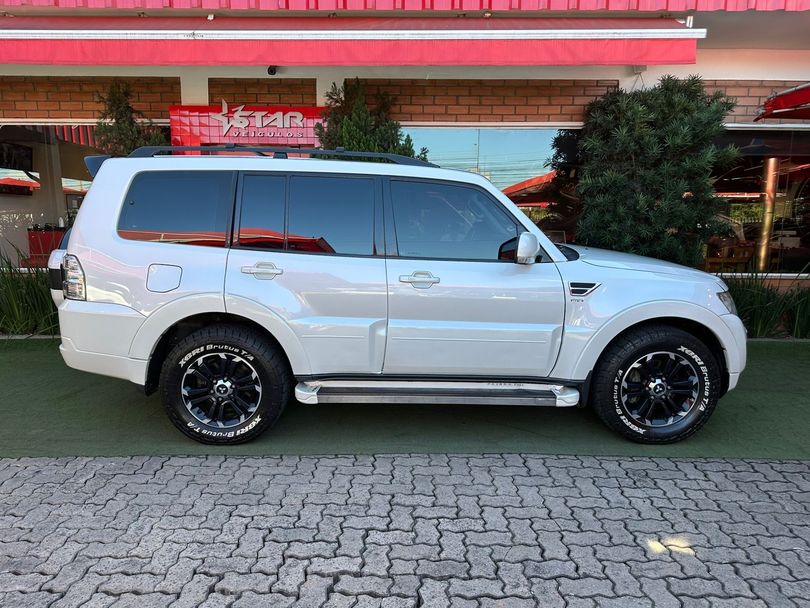 Mitsubishi Pajero HPE Full 3.2 4x4 T.I.Dies. 5p Aut