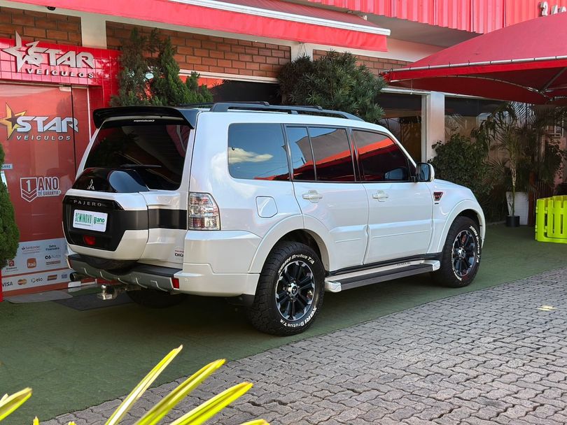 Mitsubishi Pajero HPE Full 3.2 4x4 T.I.Dies. 5p Aut