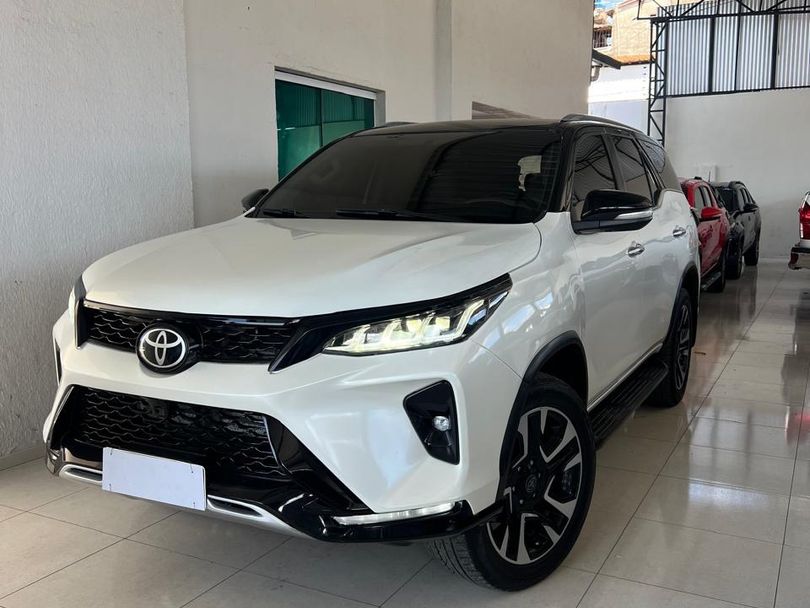 Toyota Hilux SW4 SRX 4x4 2.8 TDI 16V Dies. Aut.