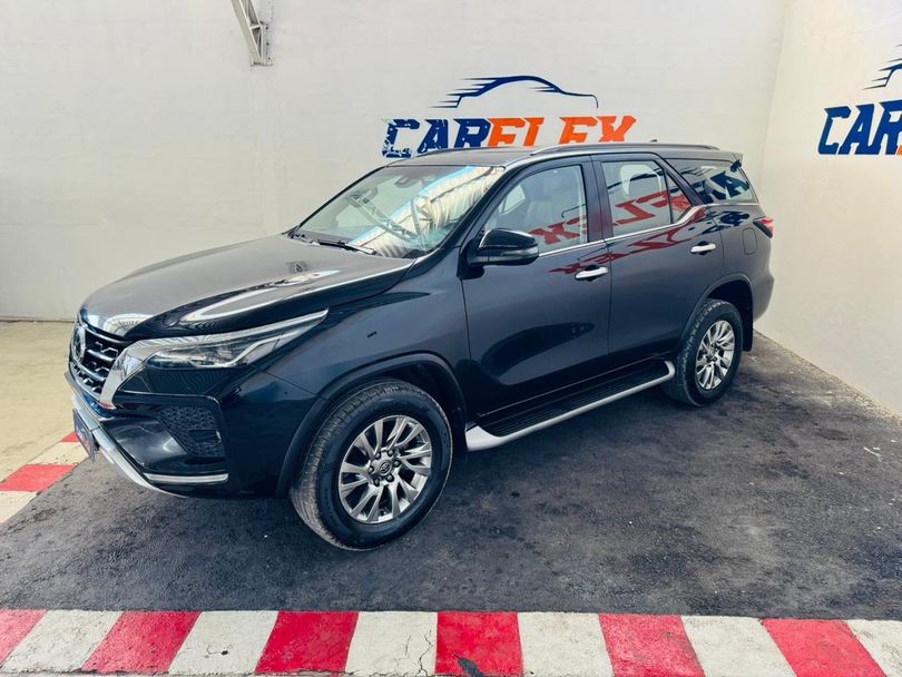 Toyota Hilux SW4 SRX 4x4 2.8 TDI 16V Dies. Aut.