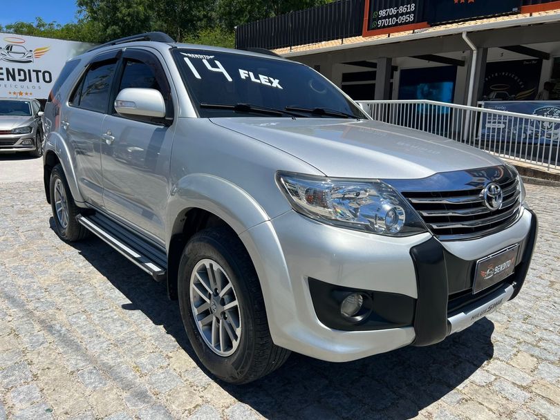 Toyota Hilux SW4 SR 4x2 2.7/ 2.7 Flex 16V Aut.